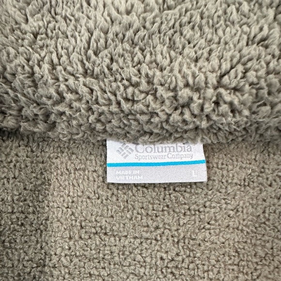 Columbia Sherpa Fleece in Taupe - Picture 4 of 4